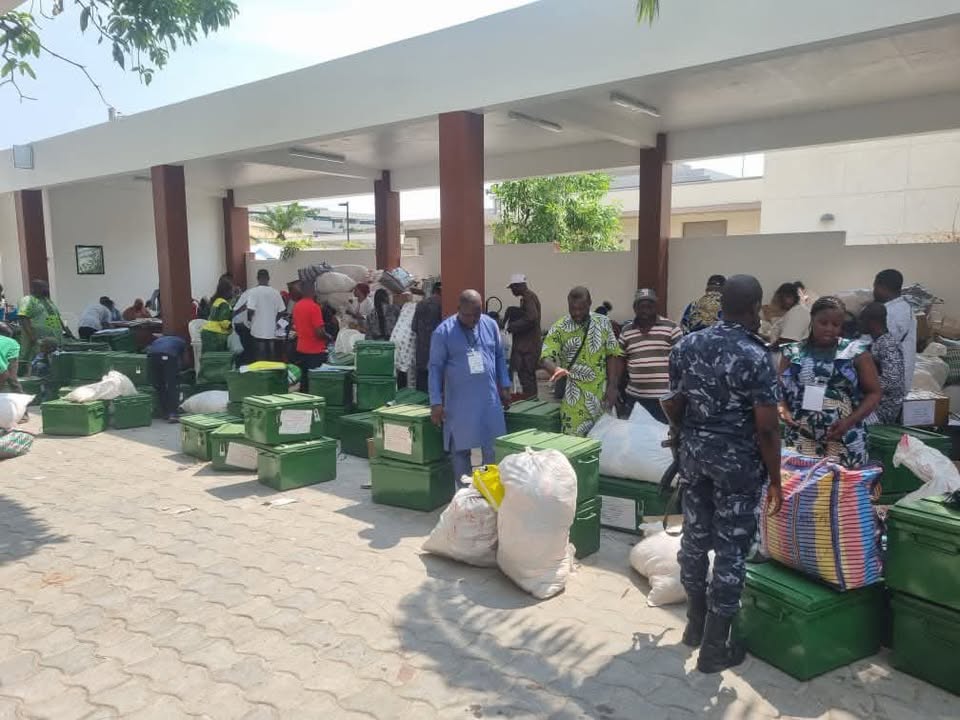 Bénin : Après le vote, le ballet des cantines s’active à la CENA