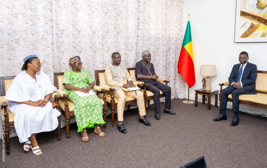 Collaboration entre l’Assemblée nationale et les organisations syndicales