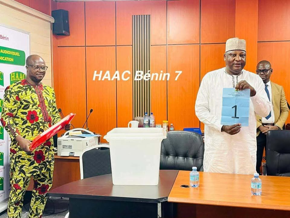 Présidentielle 2026 au Bénin : le duo Hounkpè – Hounwanou absent au tirage au sort de la HAAC