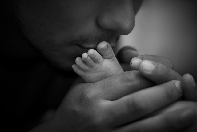 Paternité responsable : assumer au-delà de la naissance