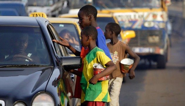 Enfants mendiants, notre honte collective